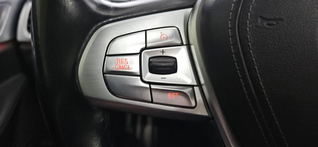 Used 2017 BMW 750i xDrive image 23