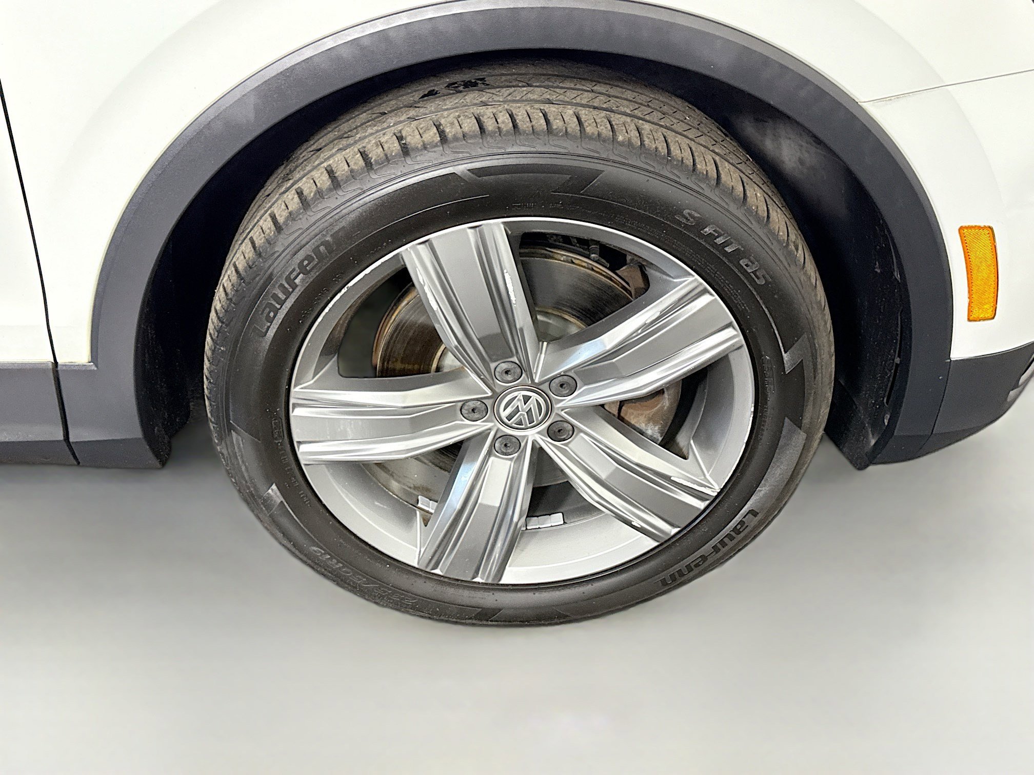 Used 2018 Volkswagen Tiguan SEL Premium image 32