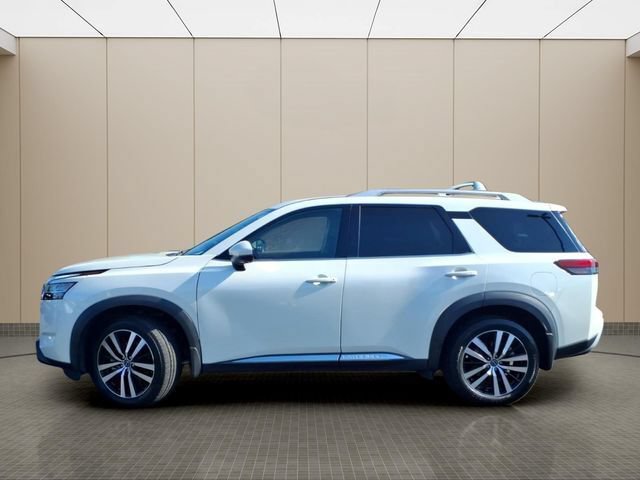Used 2024 Nissan Pathfinder Platinum AWD/4WD image 11