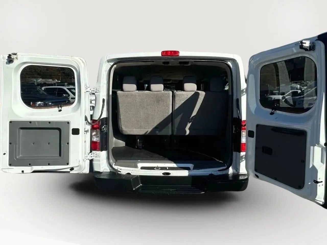 Used 2016 Nissan NV 3500 S image 16