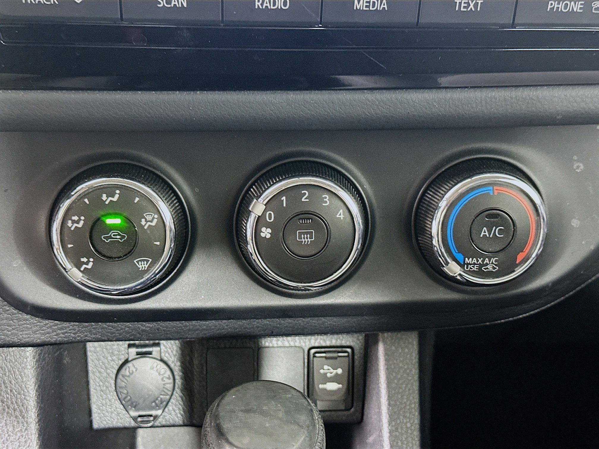 Used 2015 Toyota Corolla L image 21