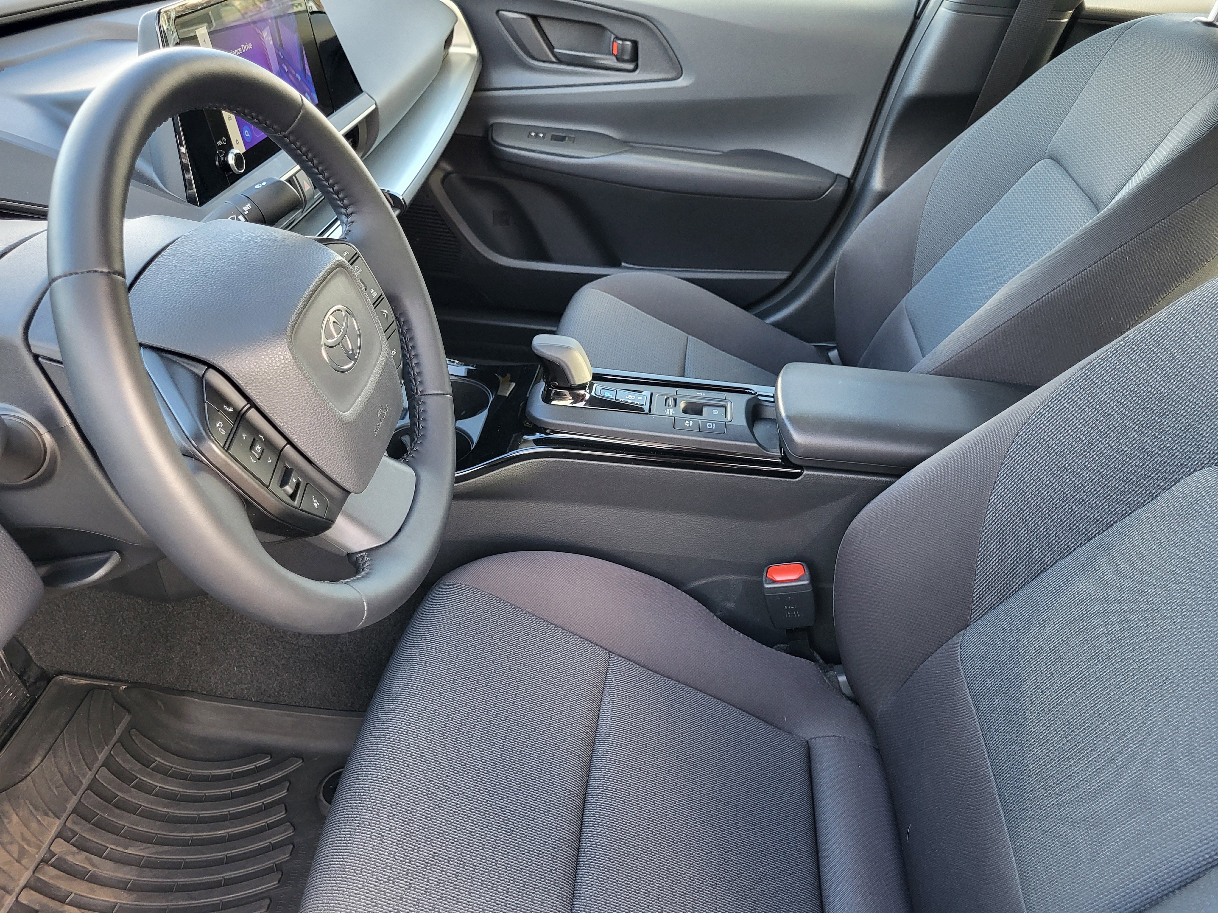 Used 2025 Toyota Prius LE image 9