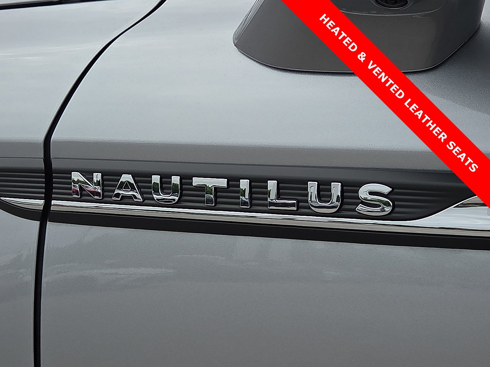 Used 2023 Lincoln Nautilus Reserve w/ Equipment Group 201A AWD/4WD image 8