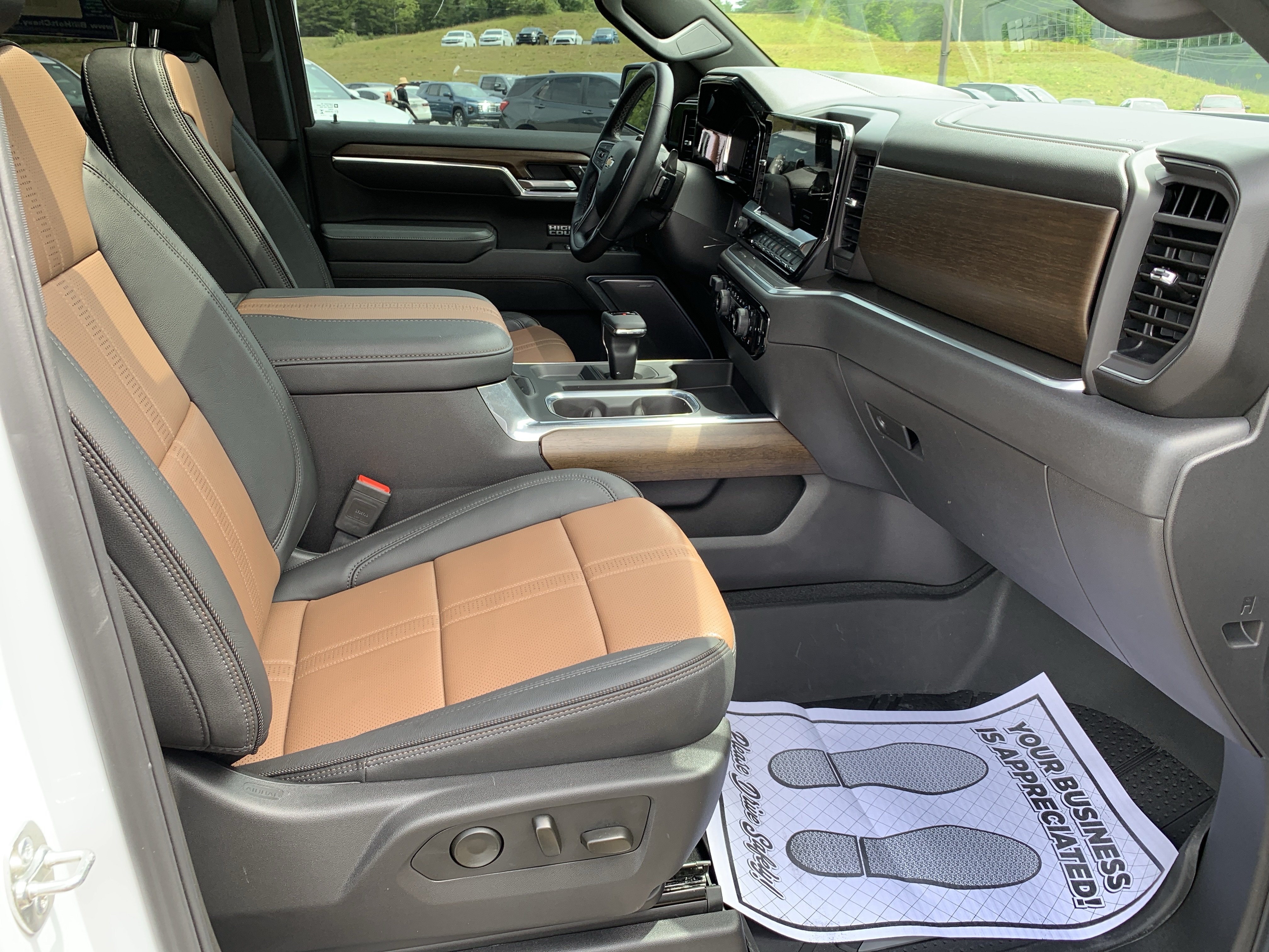 Used 2025 Chevrolet Silverado 1500 High Country AWD/4WD image 31