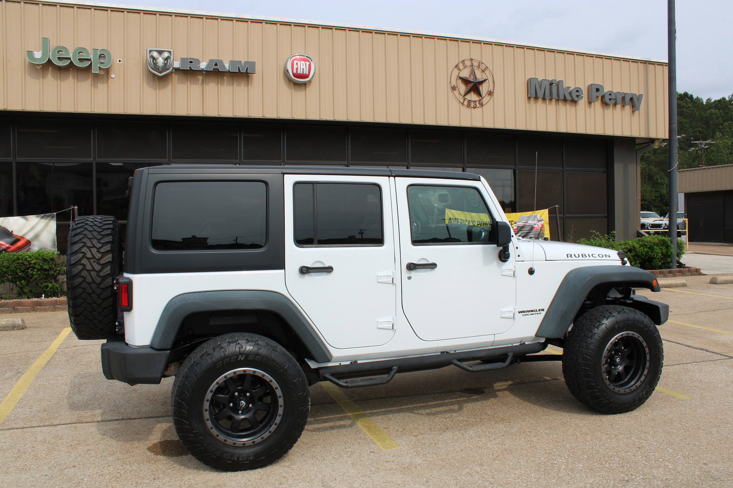 Used 2014 Jeep Wrangler Unlimited Rubicon w/ Connectivity Group AWD/4WD image 6