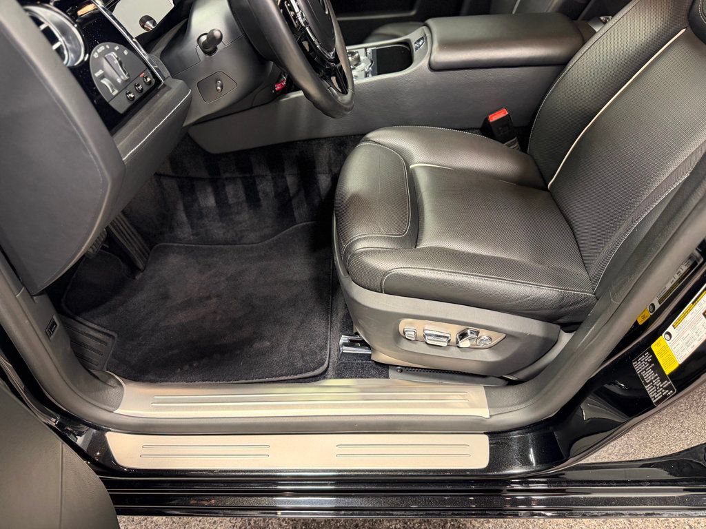 Used 2017 Rolls-Royce Ghost RWD image 9