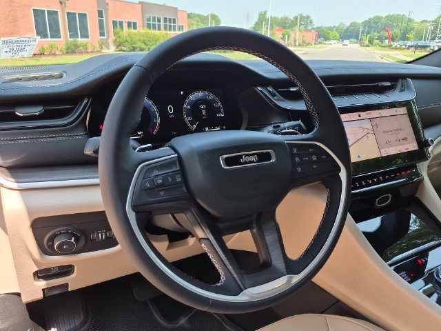 New 2026 Jeep Grand Cherokee Limited w/ Limited Altitude Package AWD/4WD image 31