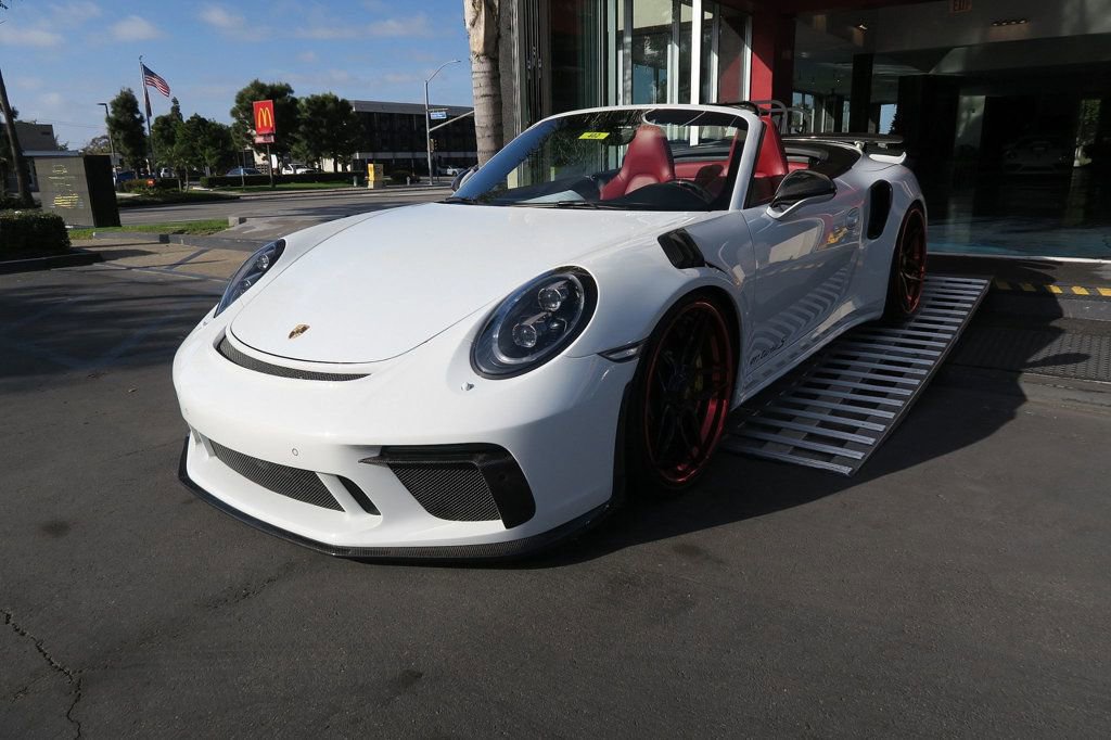 Used 2015 Porsche 911 Turbo S image 2