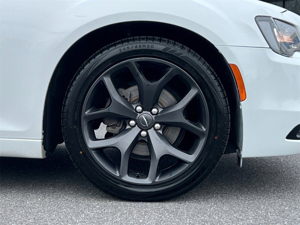 Used 2021 Chrysler 300 Touring w/ Sport Appearance Package image 7