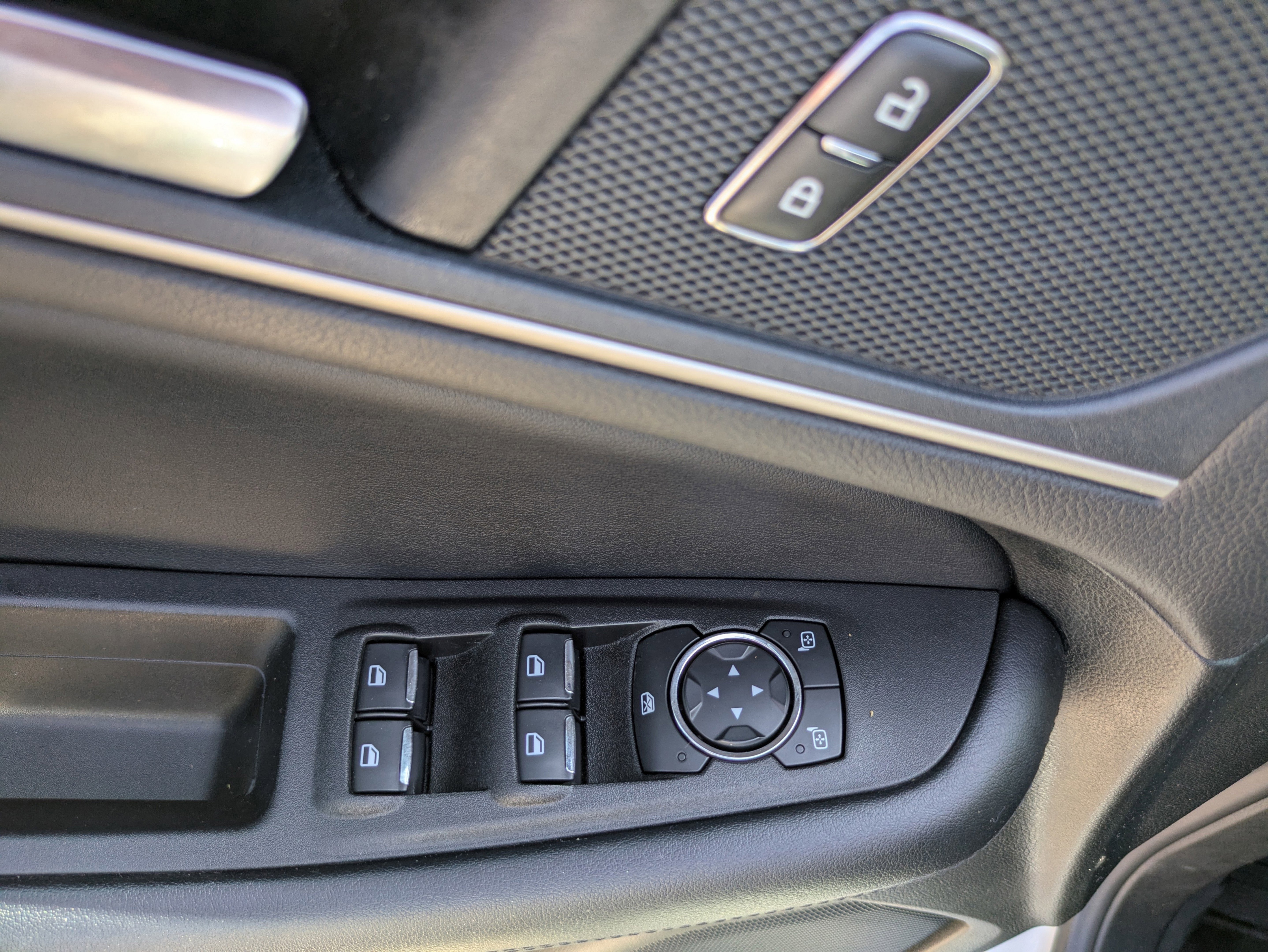 Used 2023 Ford Edge SEL image 14