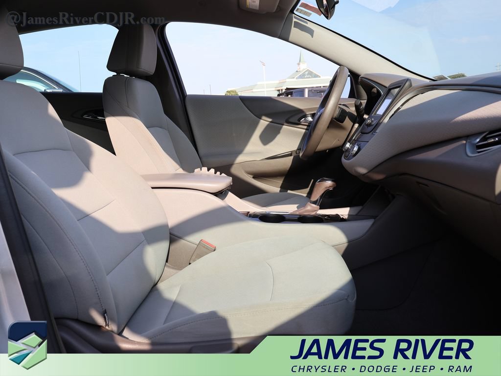 Used 2017 Chevrolet Malibu LS FWD image 9