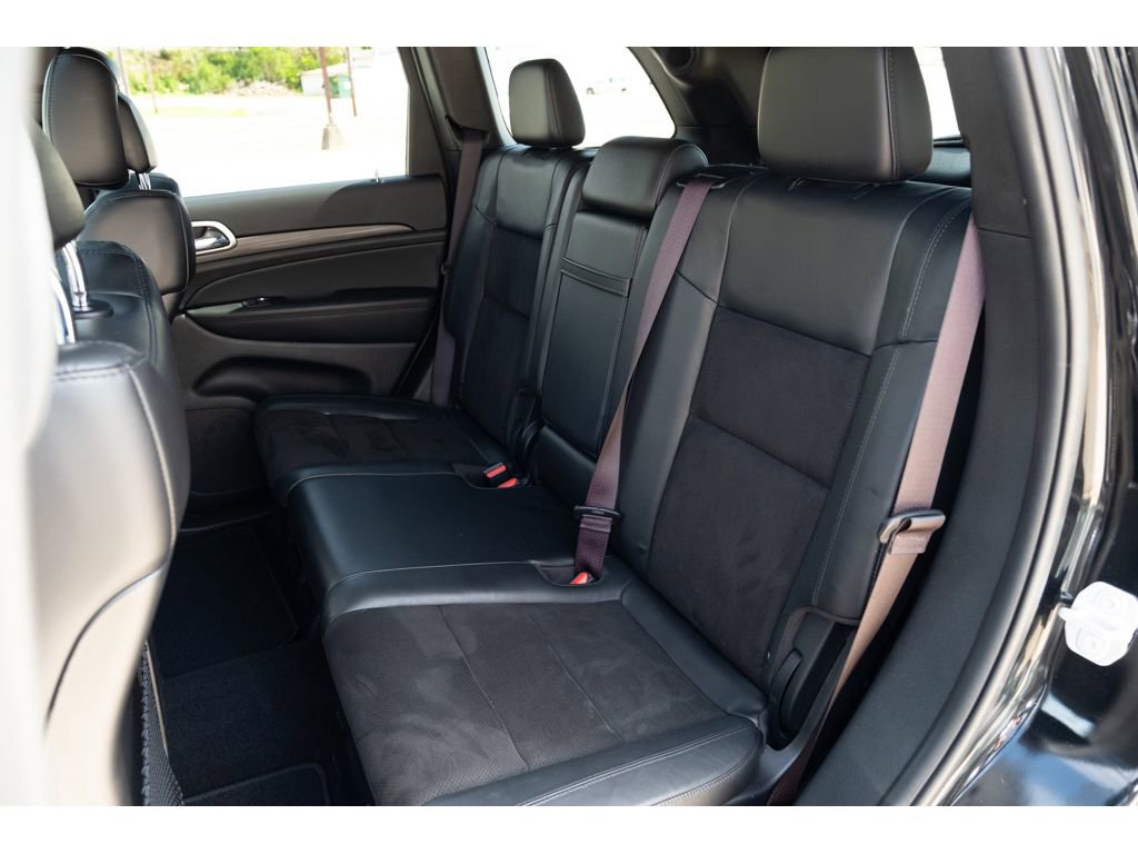 Used 2021 Jeep Grand Cherokee Laredo X image 12