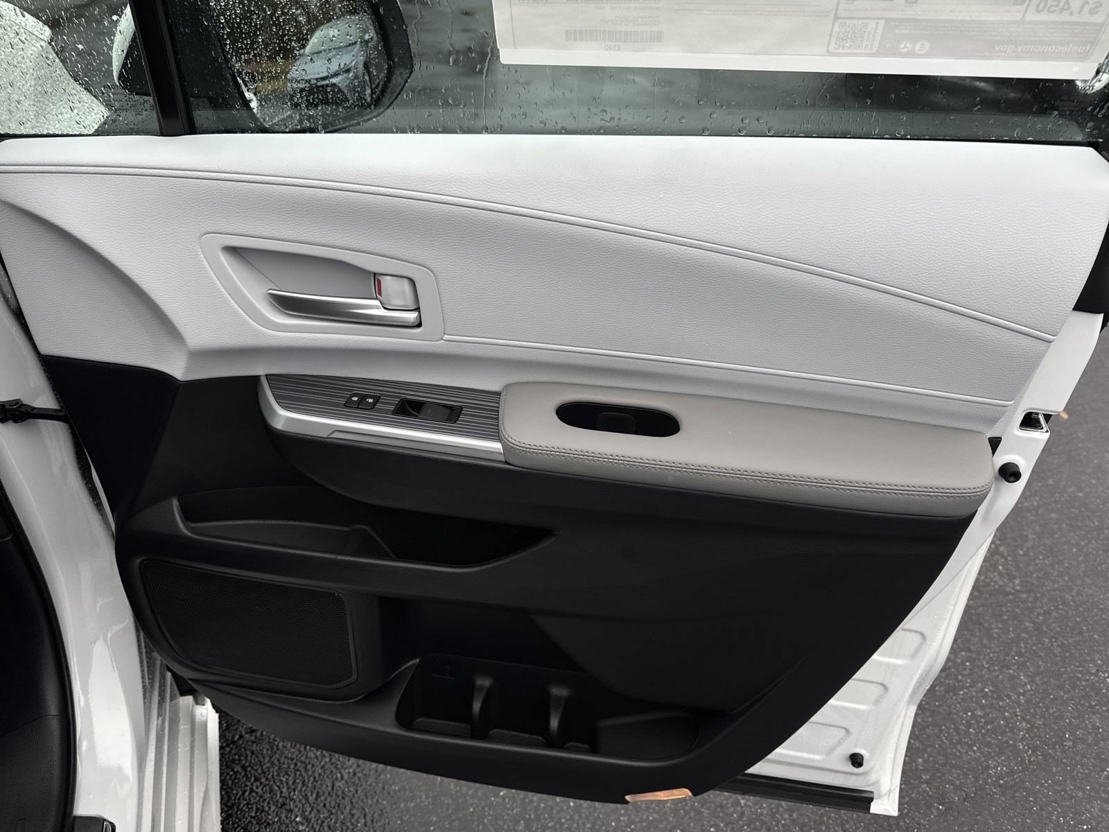 New 2025 Toyota Sienna XLE w/ XLE Plus Package FWD image 39
