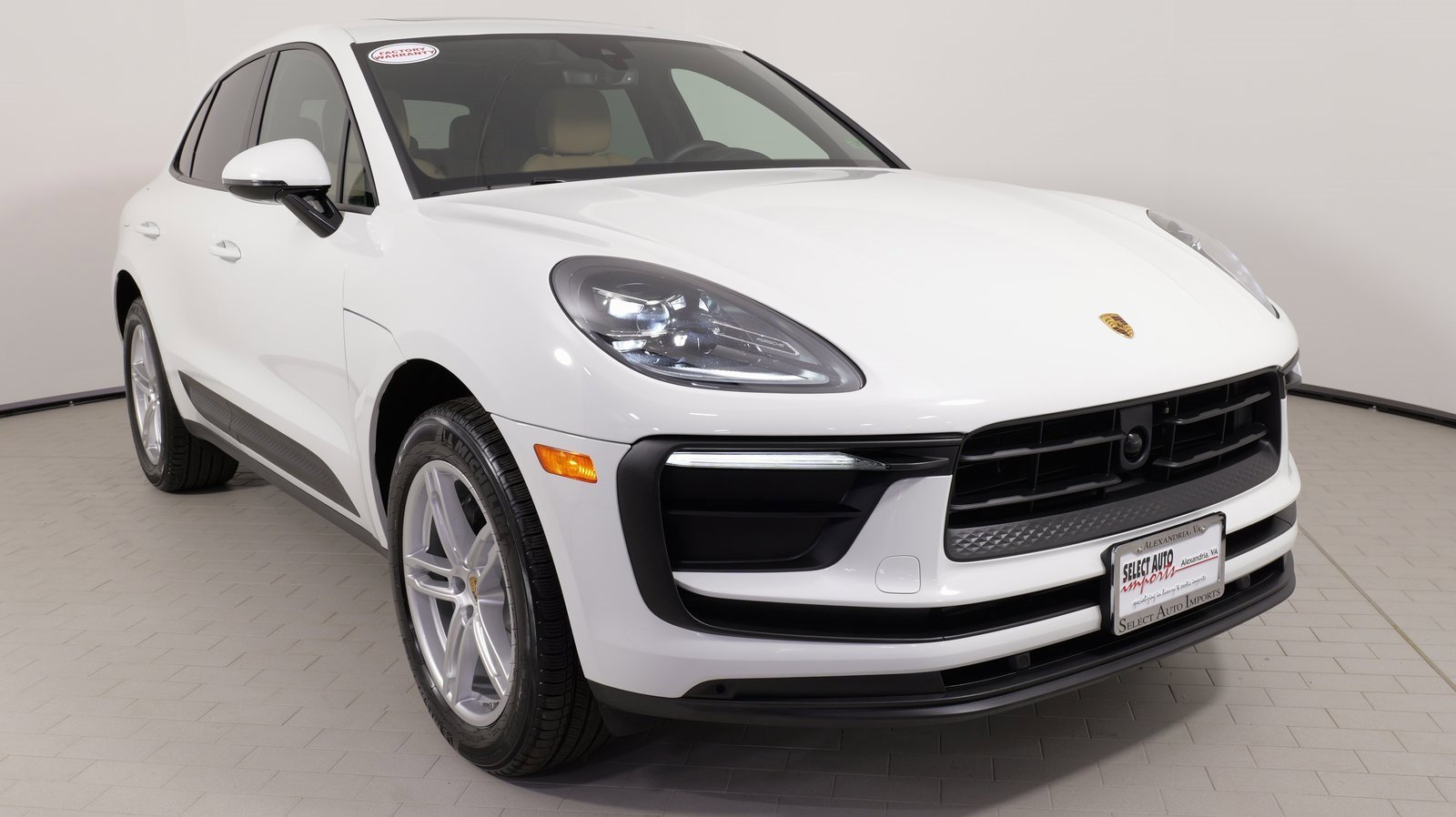 Used 2025 Porsche Macan image 8