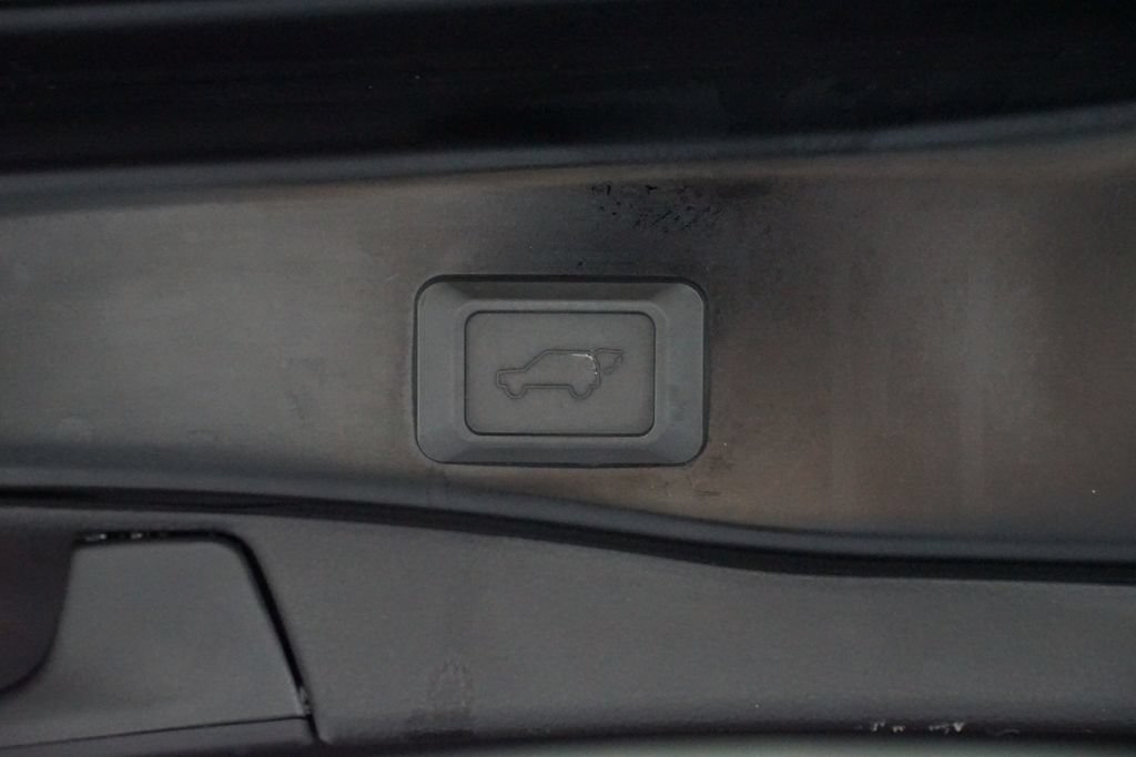 Used 2022 Toyota RAV4 XLE Premium AWD/4WD image 34