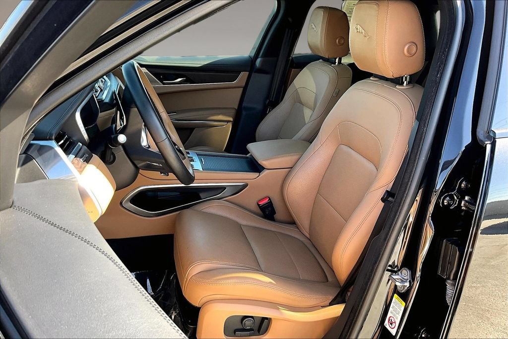 Used 2023 Jaguar F-PACE S AWD/4WD image 19