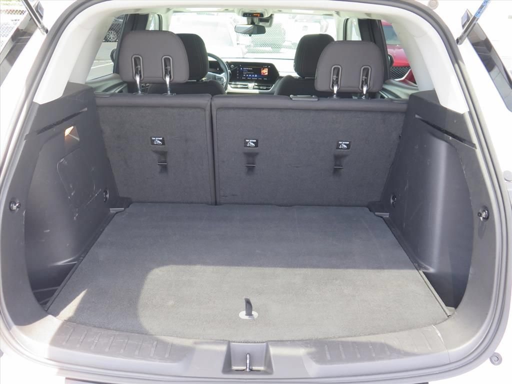 Used 2025 Chevrolet TrailBlazer LT w/ LT Cold Weather Package FWD image 17