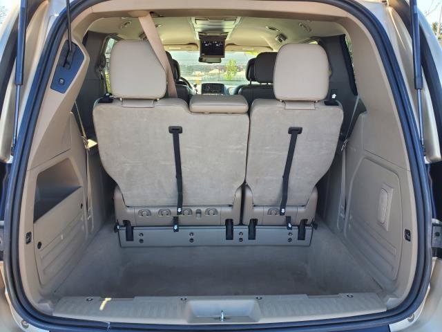 Used 2014 Chrysler Town & Country Touring FWD image 26