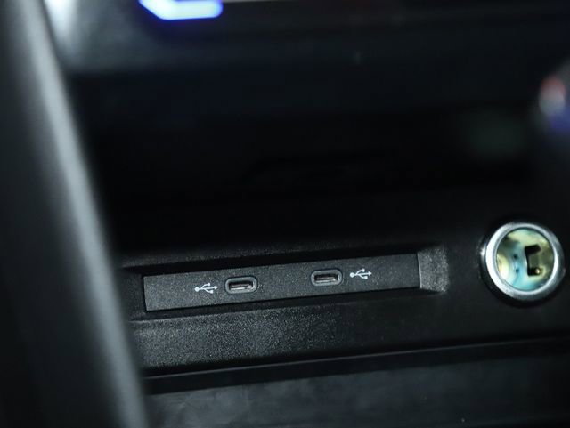 Used 2025 Volkswagen Taos SE FWD image 28
