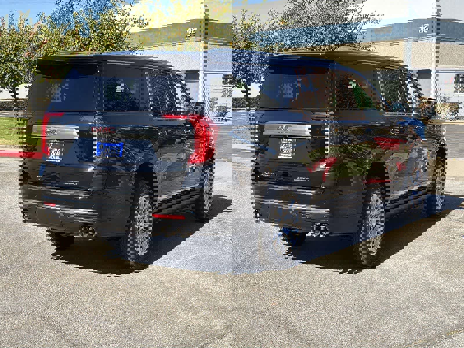 Used 2023 GMC Yukon XL Denali image 4