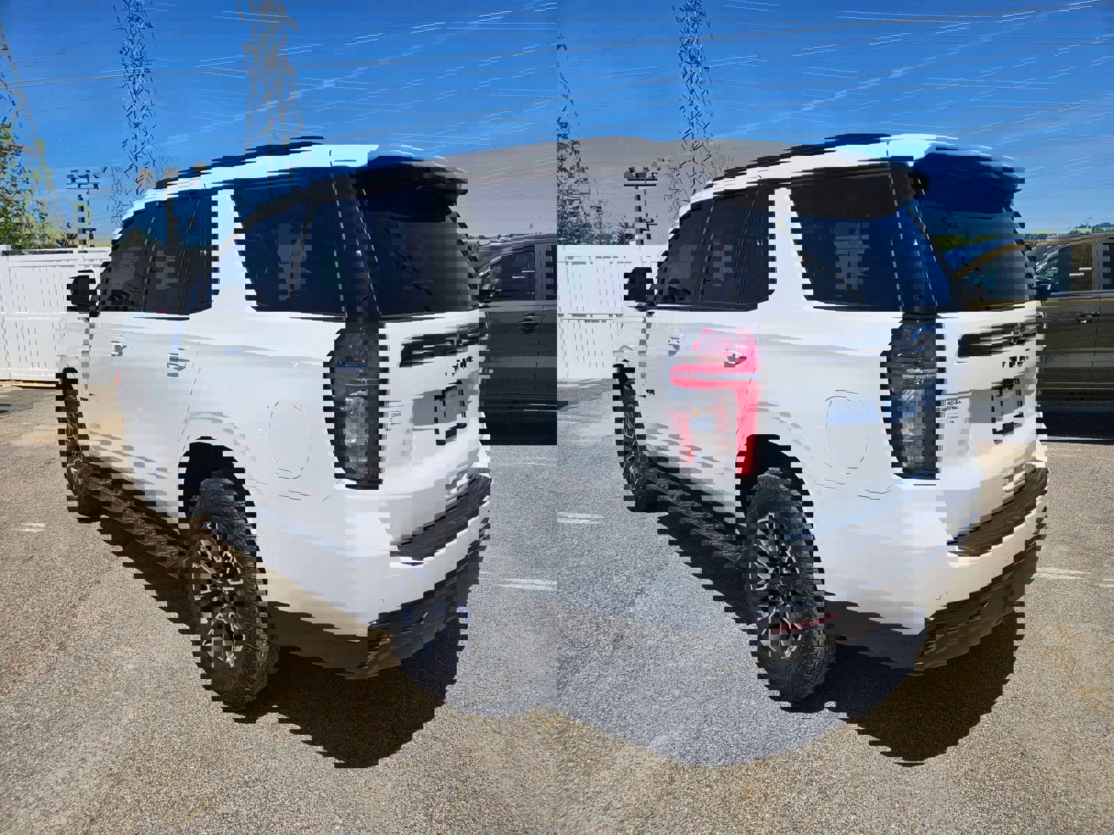 Used 2023 Chevrolet Tahoe Z71 w/ Luxury Package image 3