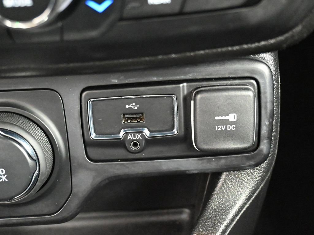 Used 2018 Jeep Renegade Latitude w/ Cold Weather Group image 24