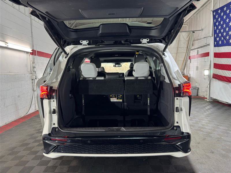 Used 2021 Toyota Sienna XSE w/ XSE Plus Package image 11