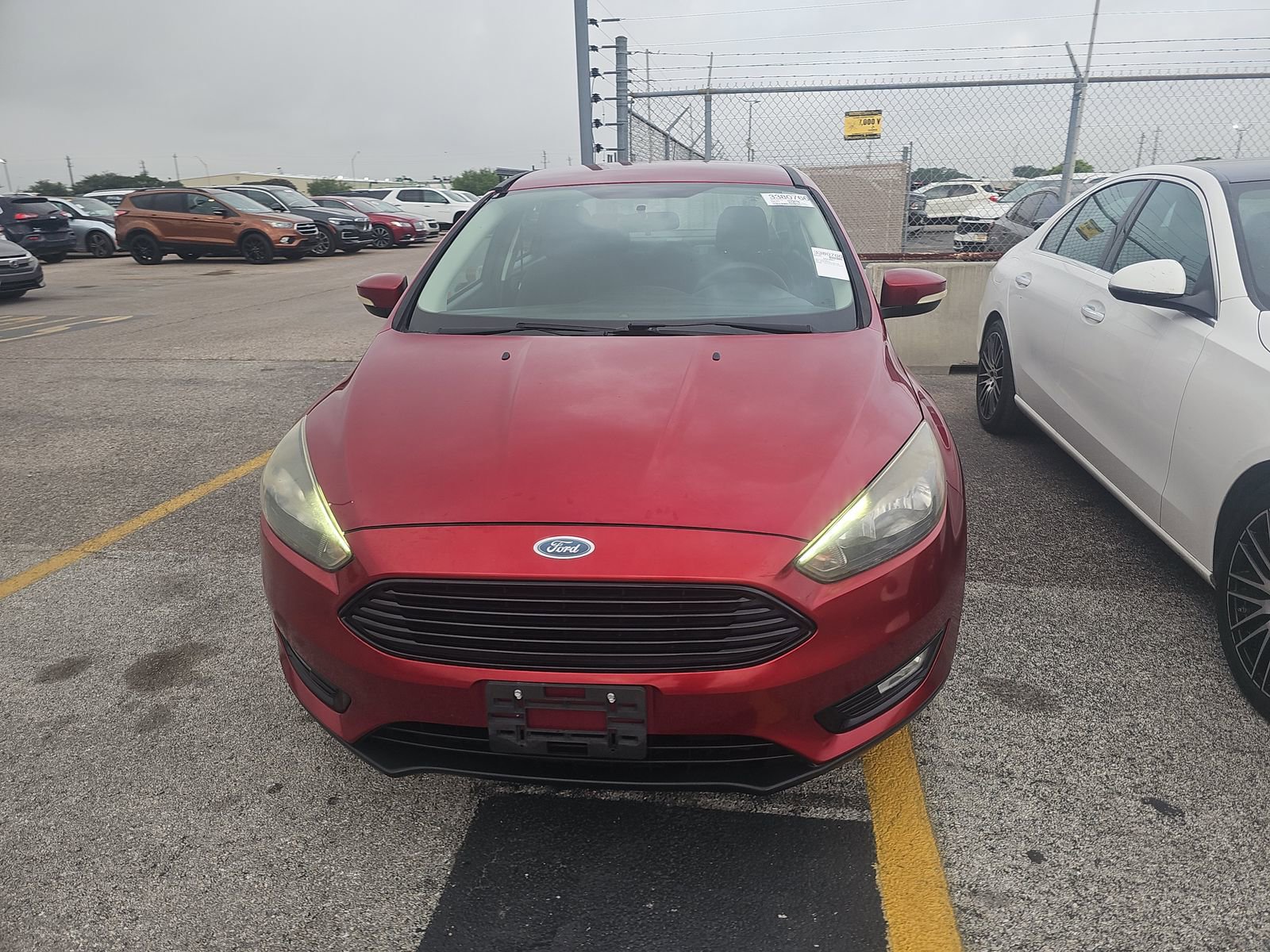 Used 2017 Ford Focus SE FWD image 2