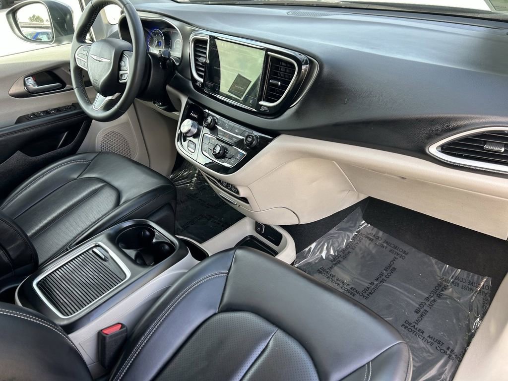 Used 2023 Chrysler Pacifica Touring-L image 8