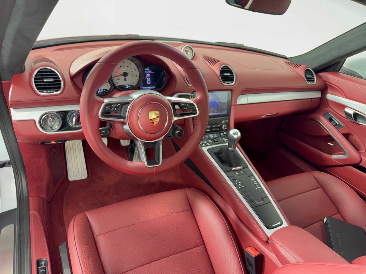 Certified 2025 Porsche 718 Cayman S RWD image 17