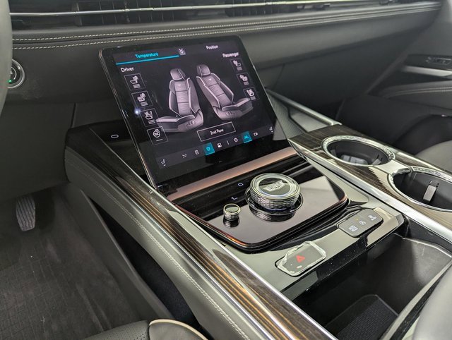 Used 2025 Cadillac Escalade Premium Luxury w/ Touring Package image 15