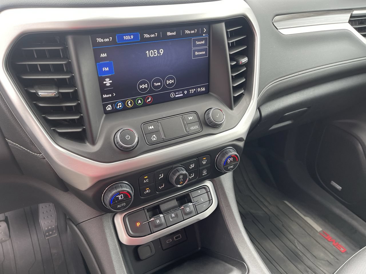 Used 2023 GMC Acadia SLT w/ Preferred Package FWD image 13