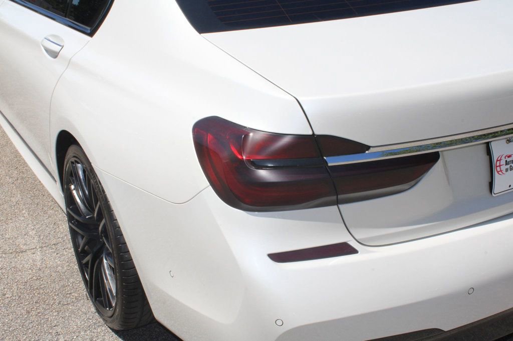 Used 2018 BMW 750i image 12