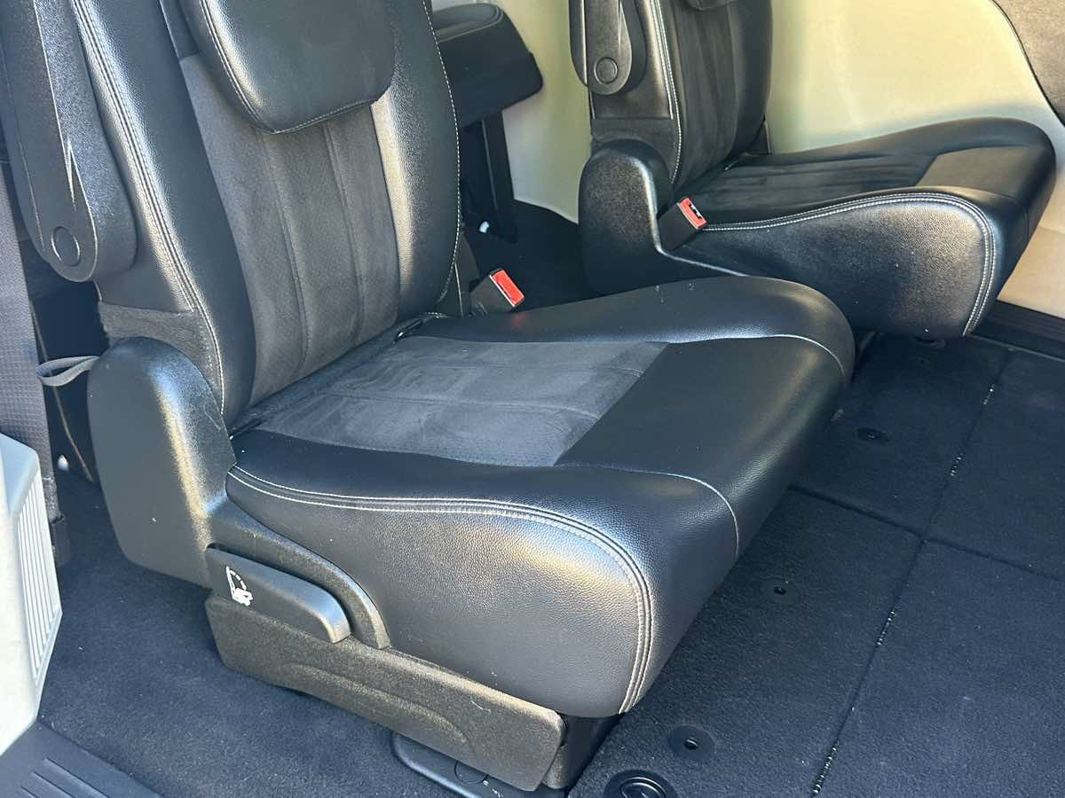 Used 2020 Dodge Grand Caravan SXT FWD image 14