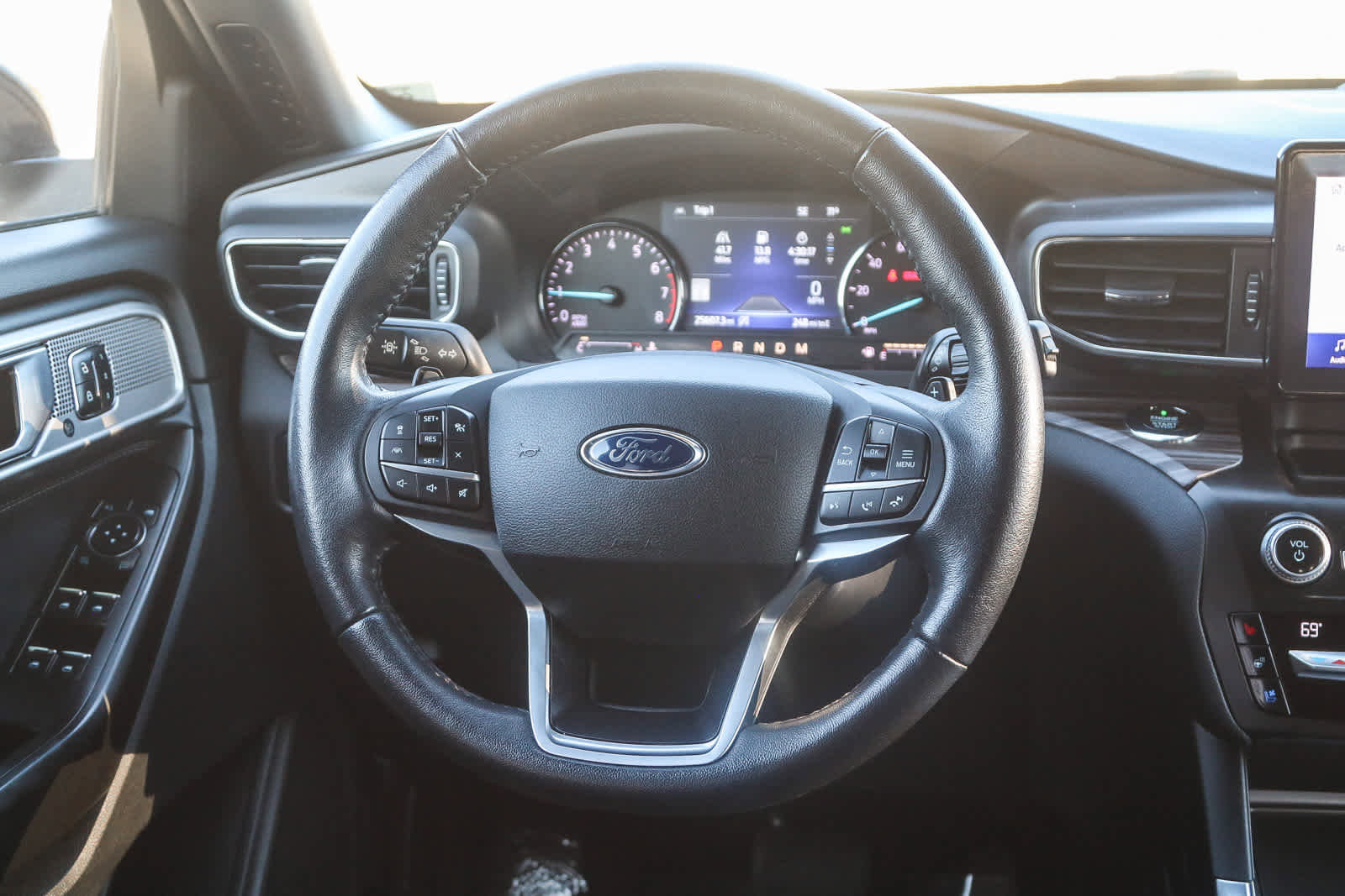 Used 2020 Ford Explorer Limited w/ Class III Trailer Tow Package image 15