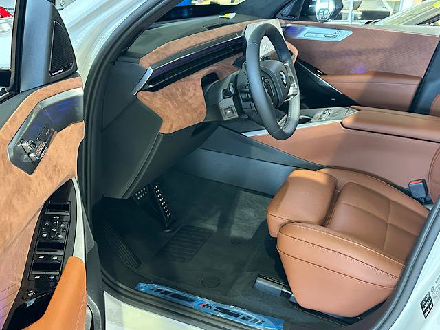 New 2027 BMW X5 xDrive40i w/ M Sport Professional Package AWD/4WD image 4