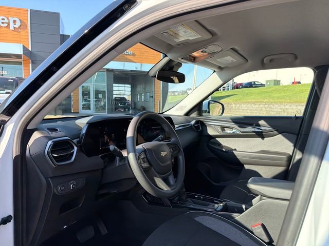 Used 2025 Chevrolet TrailBlazer LT AWD/4WD image 18