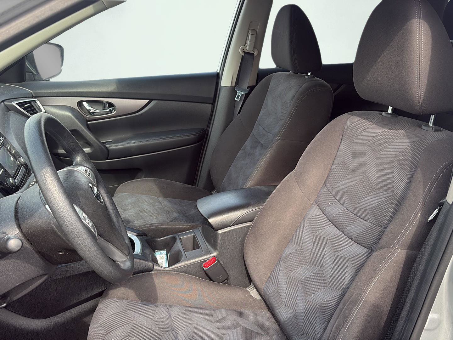 Used 2015 Nissan Rogue SV image 14