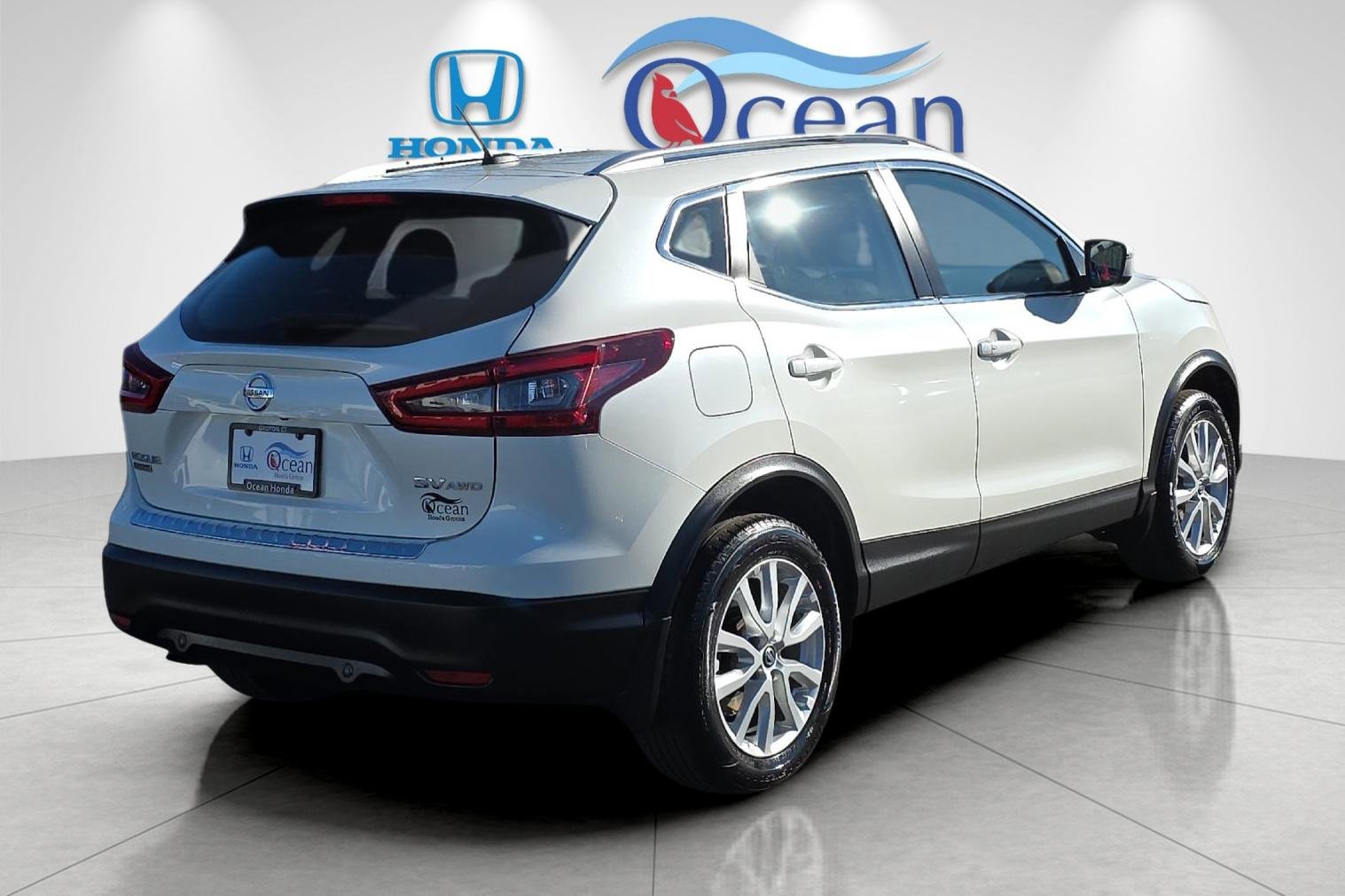 Used 2022 Nissan Rogue Sport SV image 3