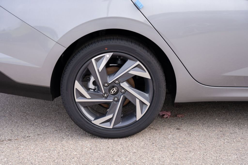New 2025 Hyundai Elantra Sport image 9