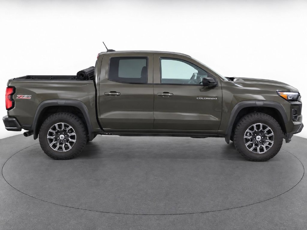 Used 2023 Chevrolet Colorado Z71 w/ Z71 Convenience Package 2 AWD/4WD image 8