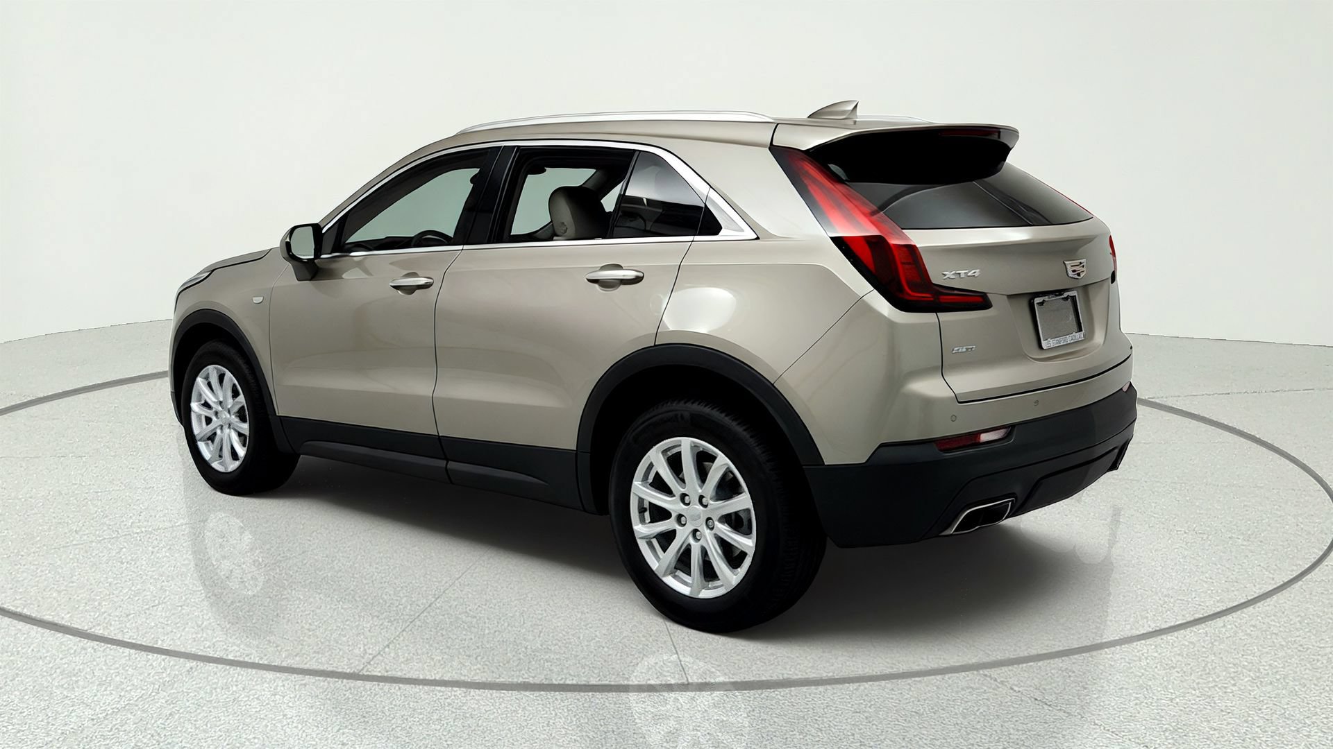 Certified 2023 Cadillac XT4 Luxury w/ Cold Weather Package AWD/4WD image 3