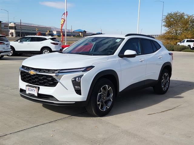 New 2026 Chevrolet Trax LT w/ Driver Confidence Package FWD image 2
