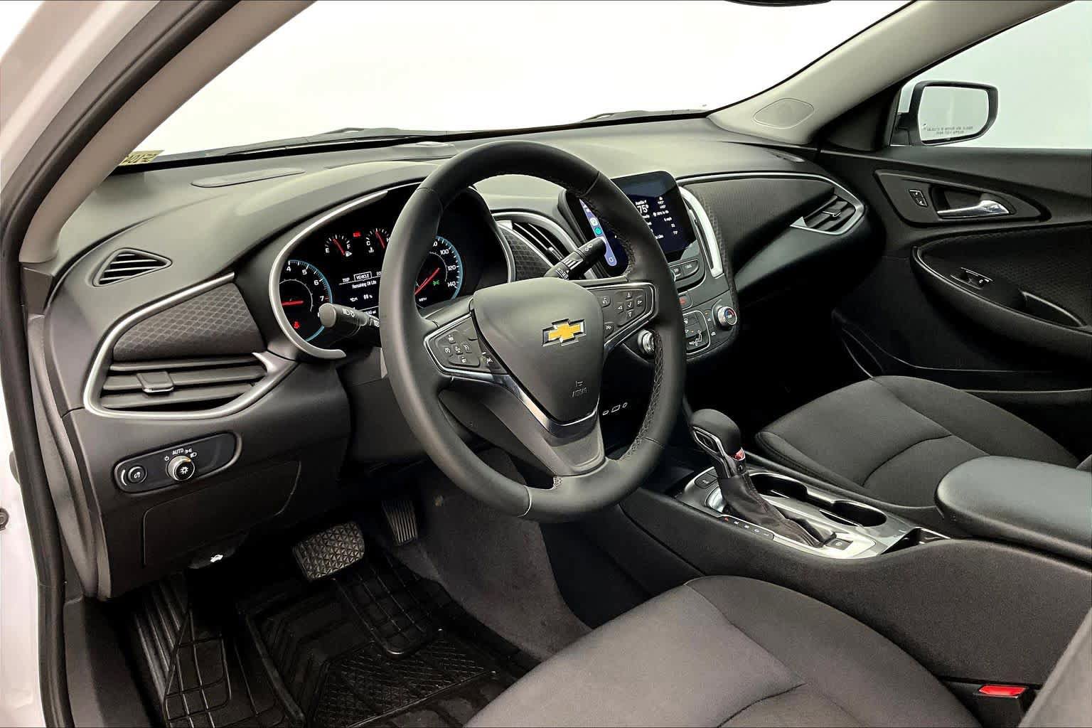 Used 2025 Chevrolet Malibu RS FWD image 18