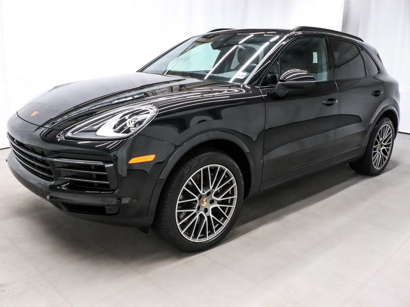 Used 2023 Porsche Cayenne Platinum Edition image 3