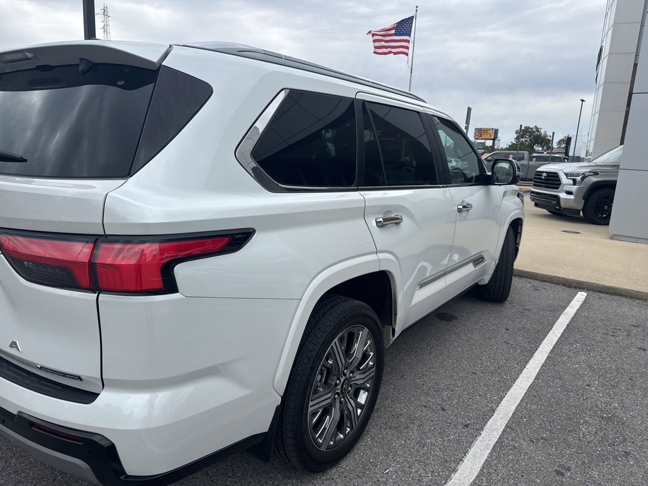 Used 2025 Toyota Sequoia Capstone AWD/4WD image 5