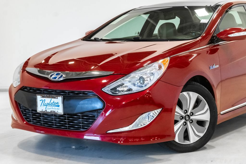 Used 2014 Hyundai Sonata Limited w/ Panoramic Sunroof Package 02 FWD image 2