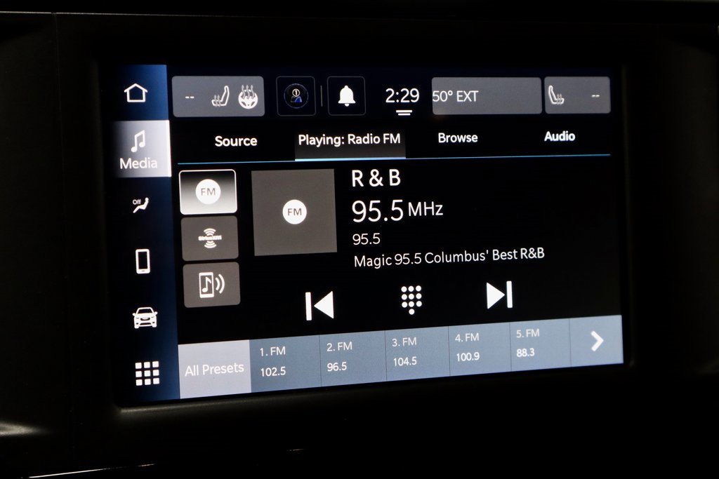 Used 2023 Chrysler Voyager LX image 4