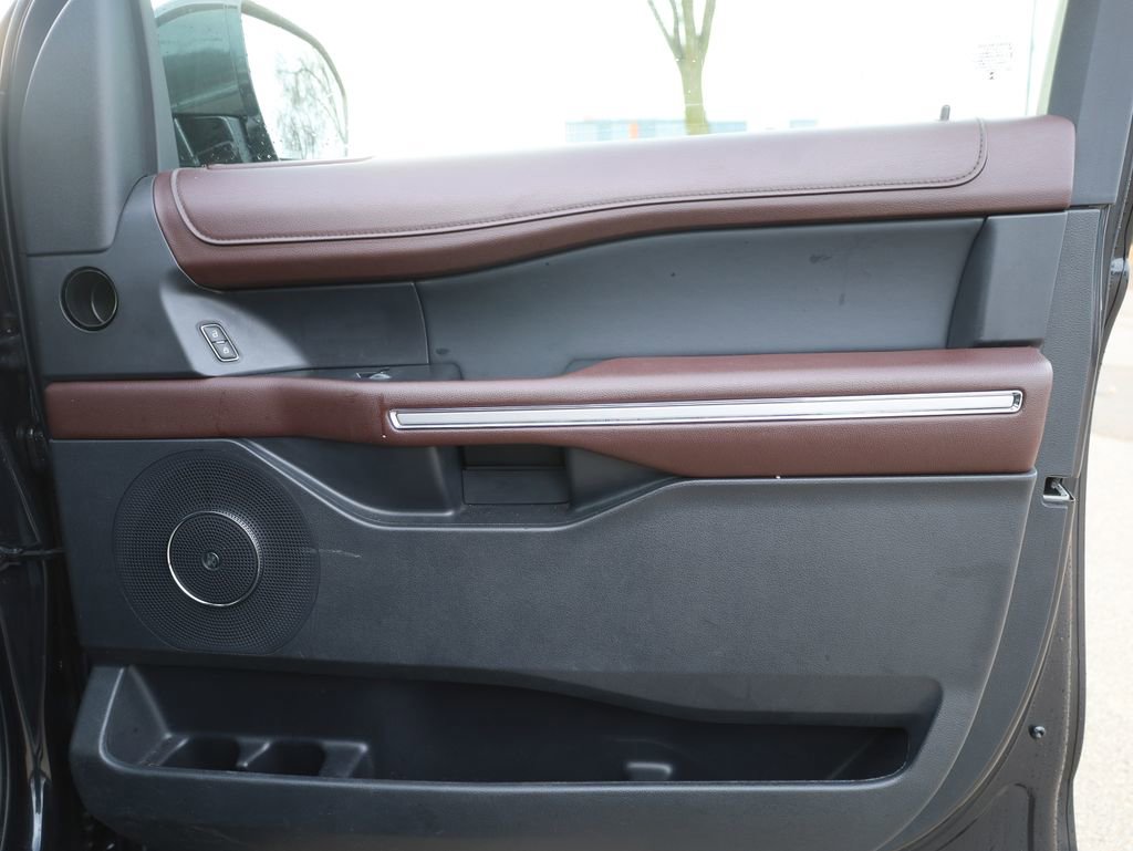 Used 2024 Ford Expedition Limited image 16