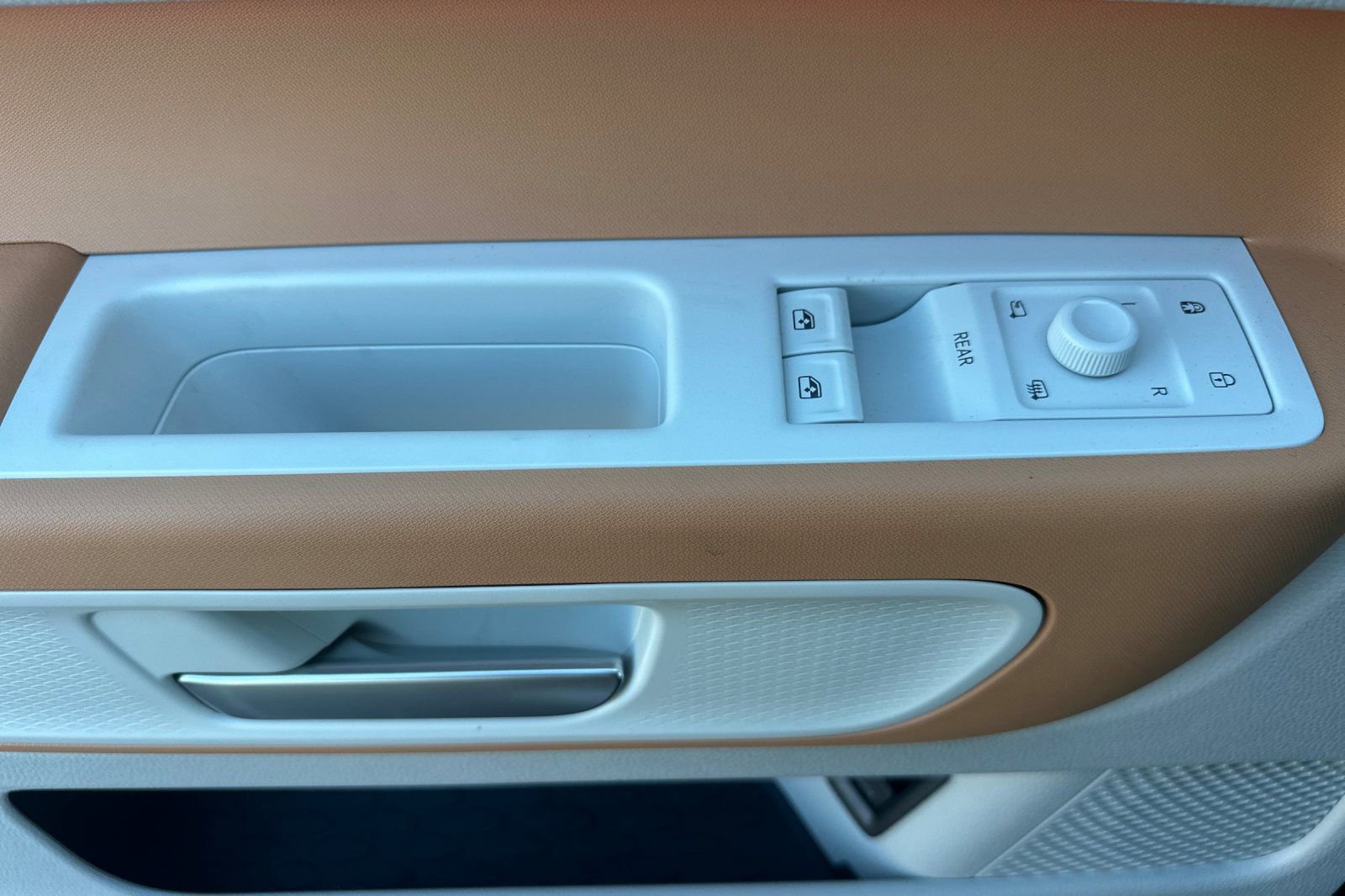 New 2025 Volkswagen ID. Buzz 1st Edition AWD/4WD image 9
